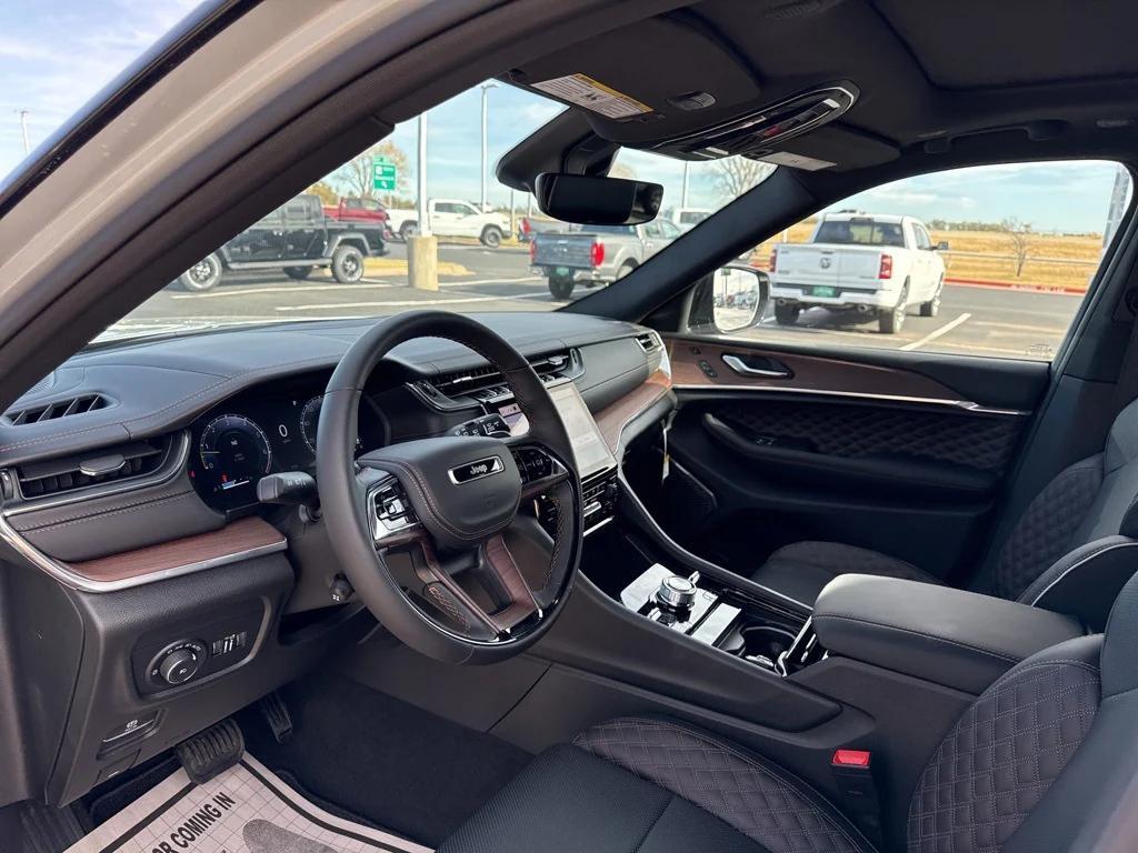 new 2025 Jeep Grand Cherokee car, priced at $60,268