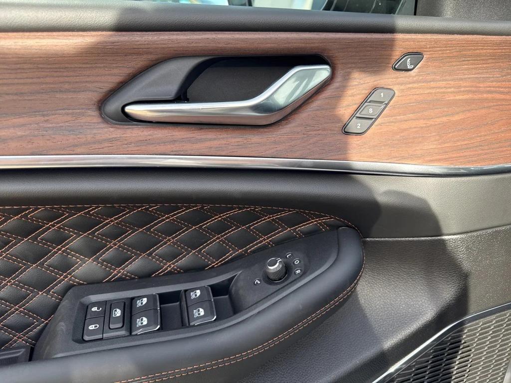 new 2025 Jeep Grand Cherokee car, priced at $60,268