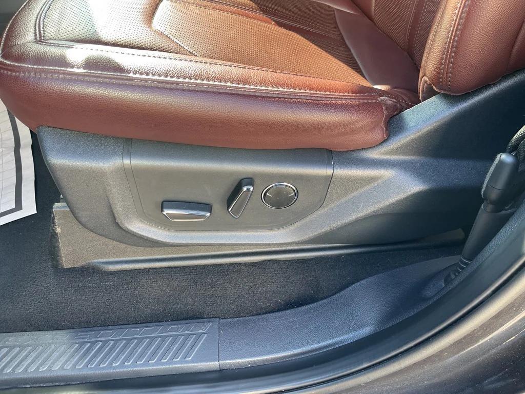 used 2024 Ford Expedition car, priced at $49,918