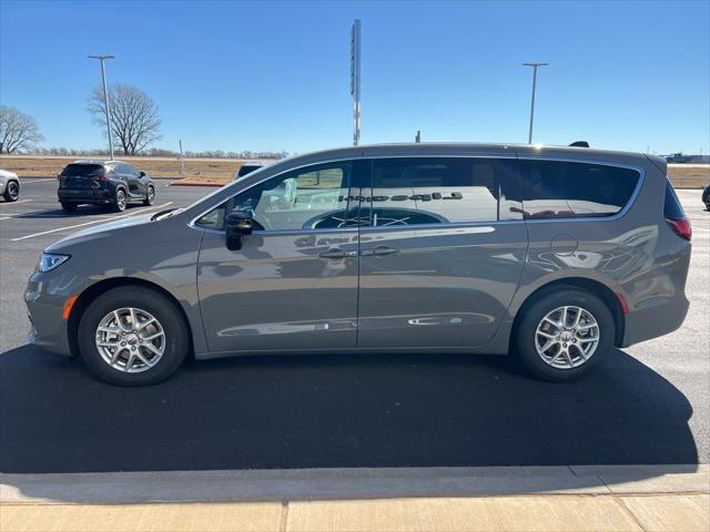 new 2025 Chrysler Pacifica car, priced at $41,870