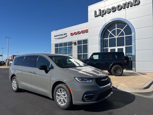 new 2025 Chrysler Pacifica car, priced at $41,870