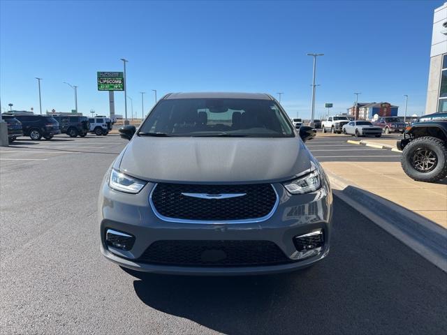 new 2025 Chrysler Pacifica car, priced at $41,870