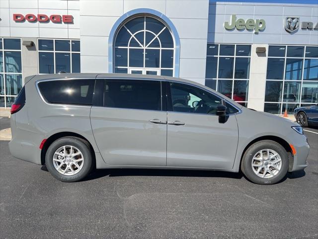 new 2025 Chrysler Pacifica car, priced at $41,870