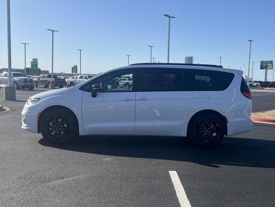 new 2024 Chrysler Pacifica car, priced at $47,048