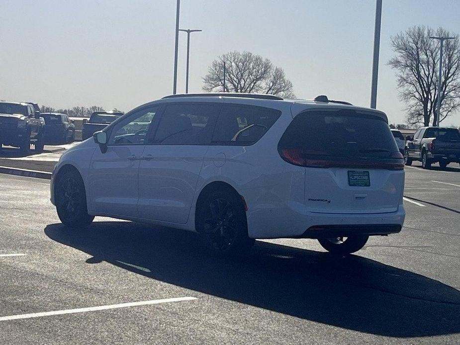 new 2024 Chrysler Pacifica car, priced at $47,048