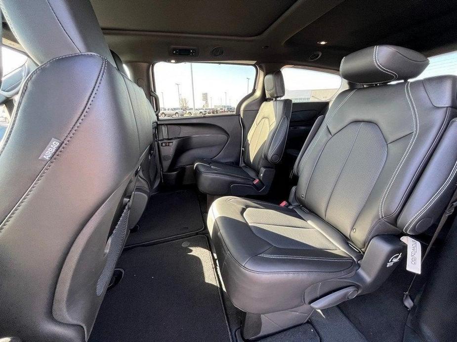 new 2024 Chrysler Pacifica car, priced at $47,048