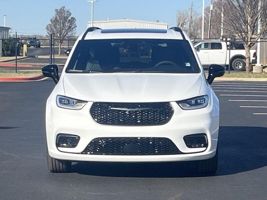 new 2024 Chrysler Pacifica car, priced at $47,048