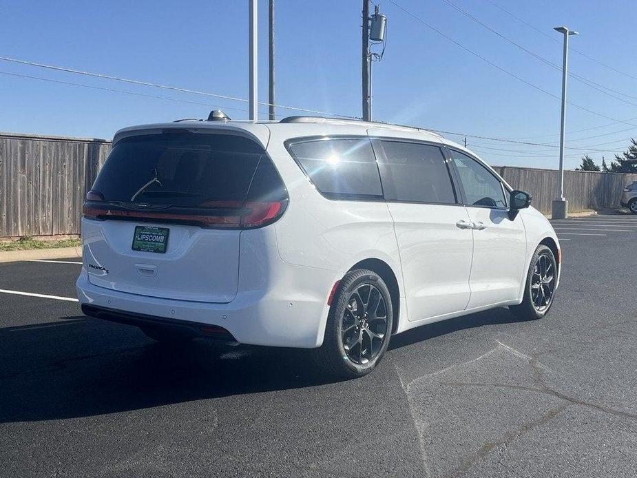 new 2024 Chrysler Pacifica car, priced at $47,048