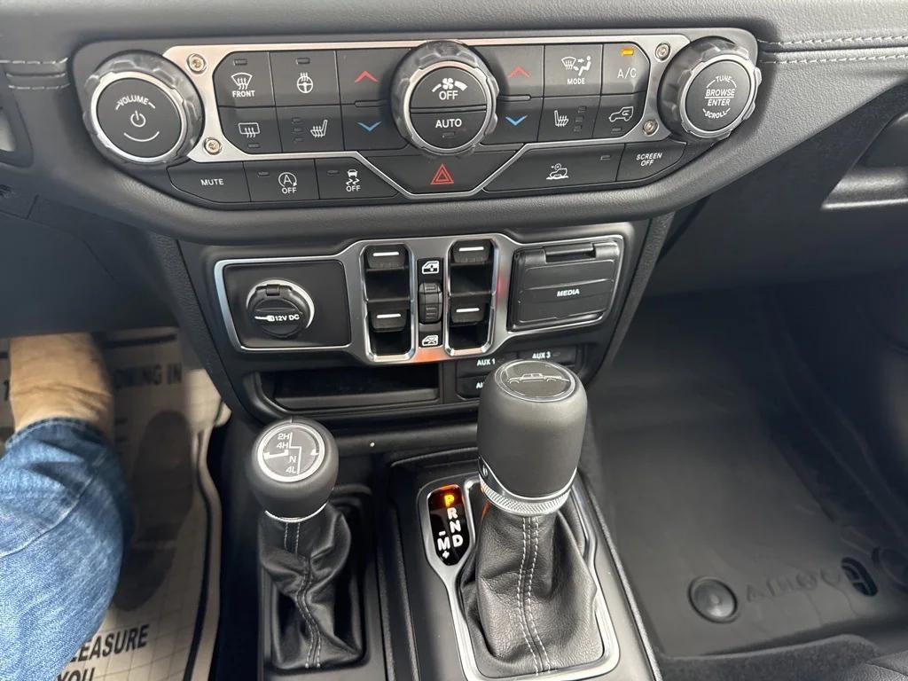 new 2025 Jeep Gladiator car, priced at $49,019