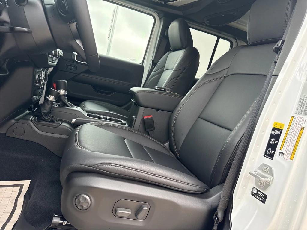 new 2025 Jeep Gladiator car, priced at $49,019