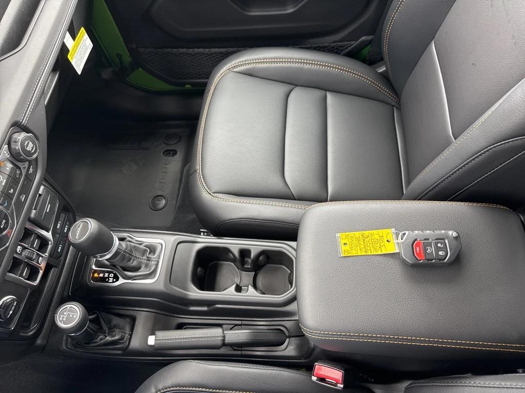 new 2025 Jeep Gladiator car, priced at $44,619