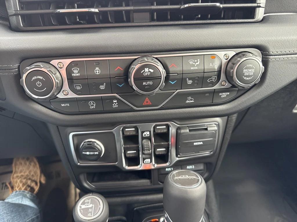 new 2025 Jeep Gladiator car, priced at $44,619