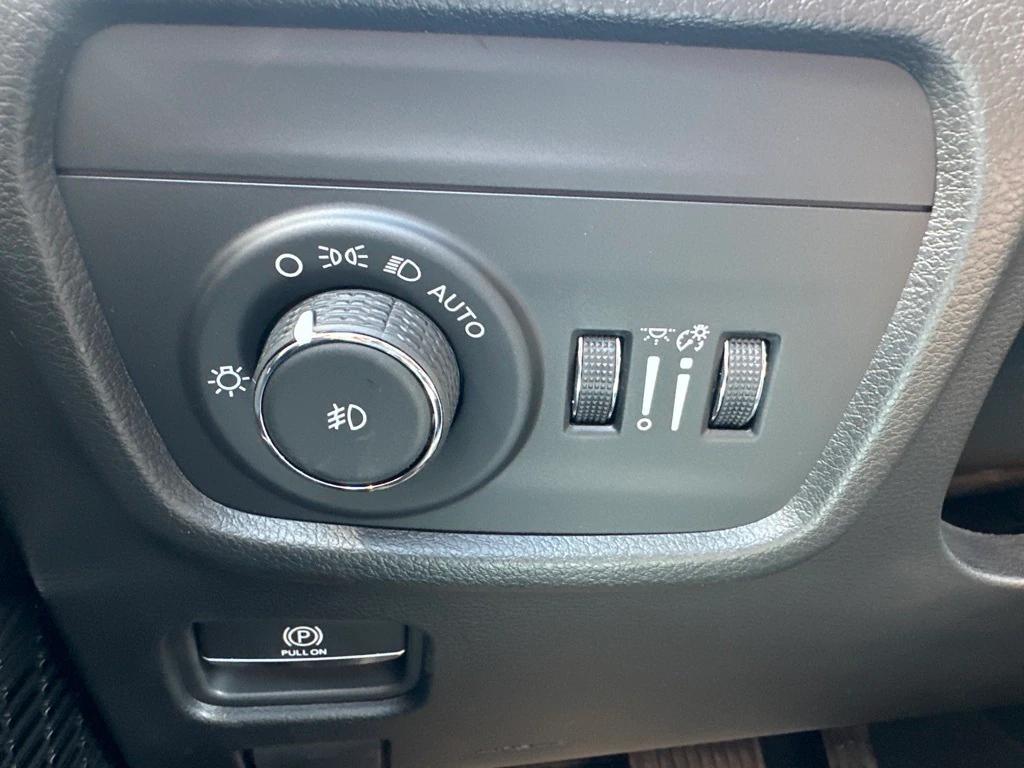 new 2025 Jeep Grand Cherokee car, priced at $57,356