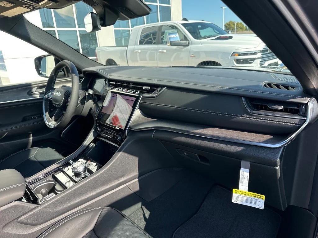 new 2025 Jeep Grand Cherokee car, priced at $57,356