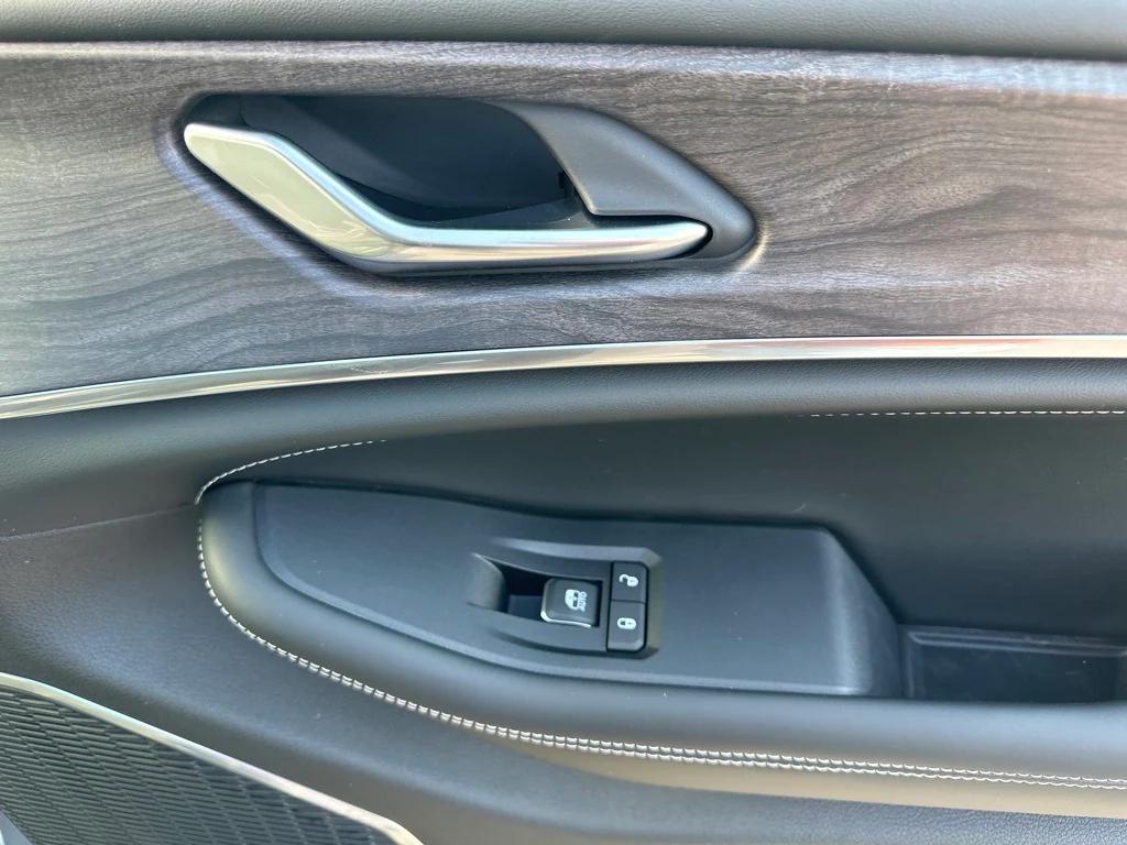 new 2025 Jeep Grand Cherokee car, priced at $57,356