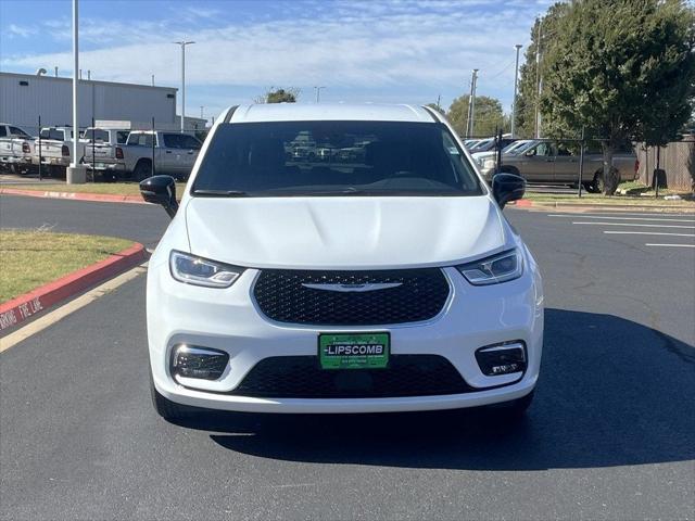 new 2025 Chrysler Pacifica car, priced at $41,423