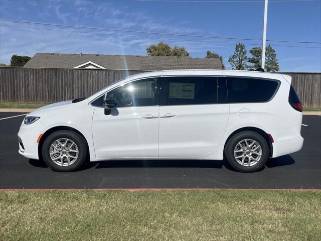 new 2025 Chrysler Pacifica car, priced at $40,423