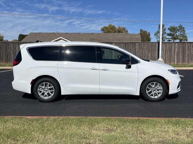 new 2025 Chrysler Pacifica car, priced at $41,423