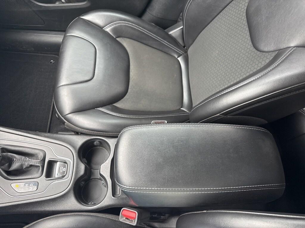 used 2019 Jeep Cherokee car, priced at $14,972