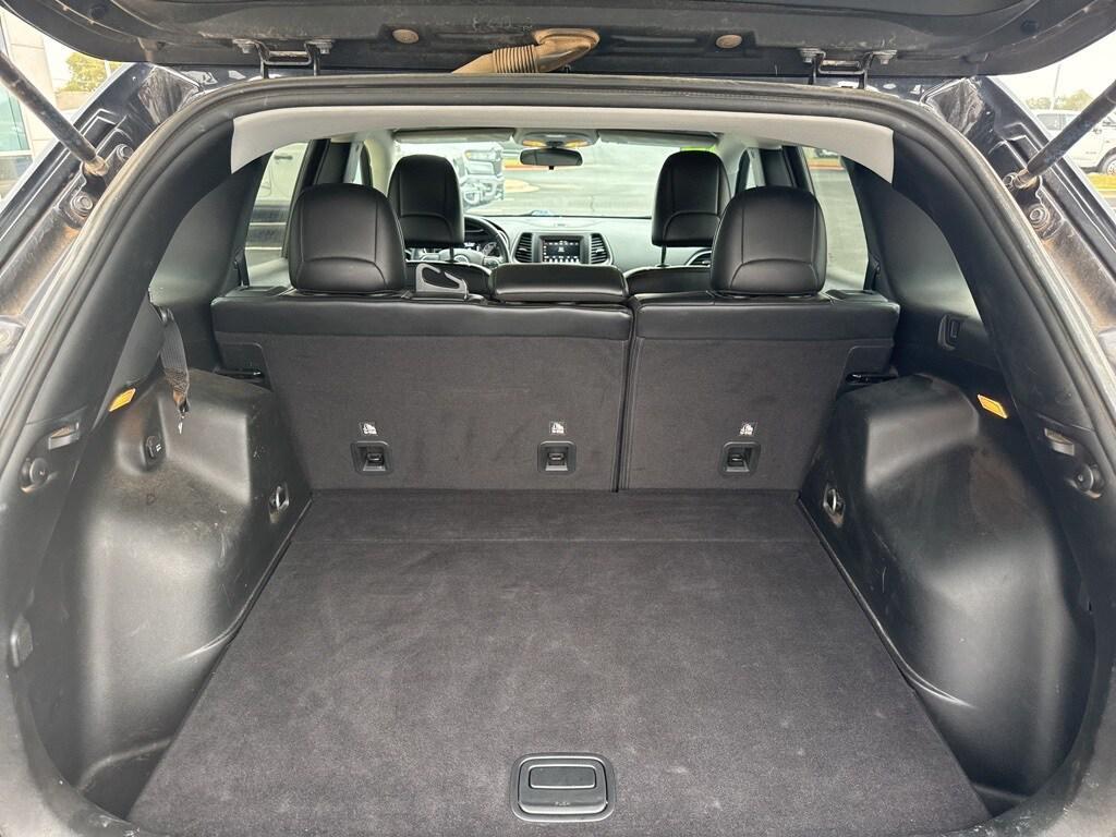 used 2019 Jeep Cherokee car, priced at $14,972