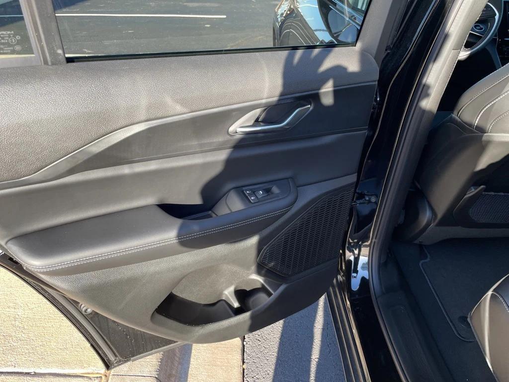 new 2025 Jeep Grand Cherokee car, priced at $45,379