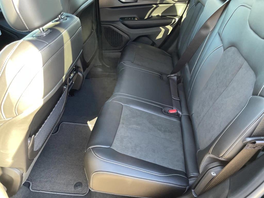 new 2025 Jeep Grand Cherokee car, priced at $45,379