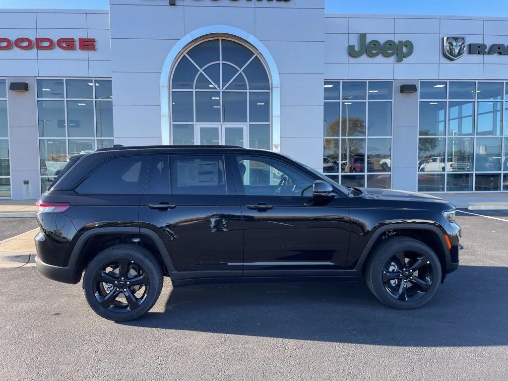 new 2025 Jeep Grand Cherokee car, priced at $45,379
