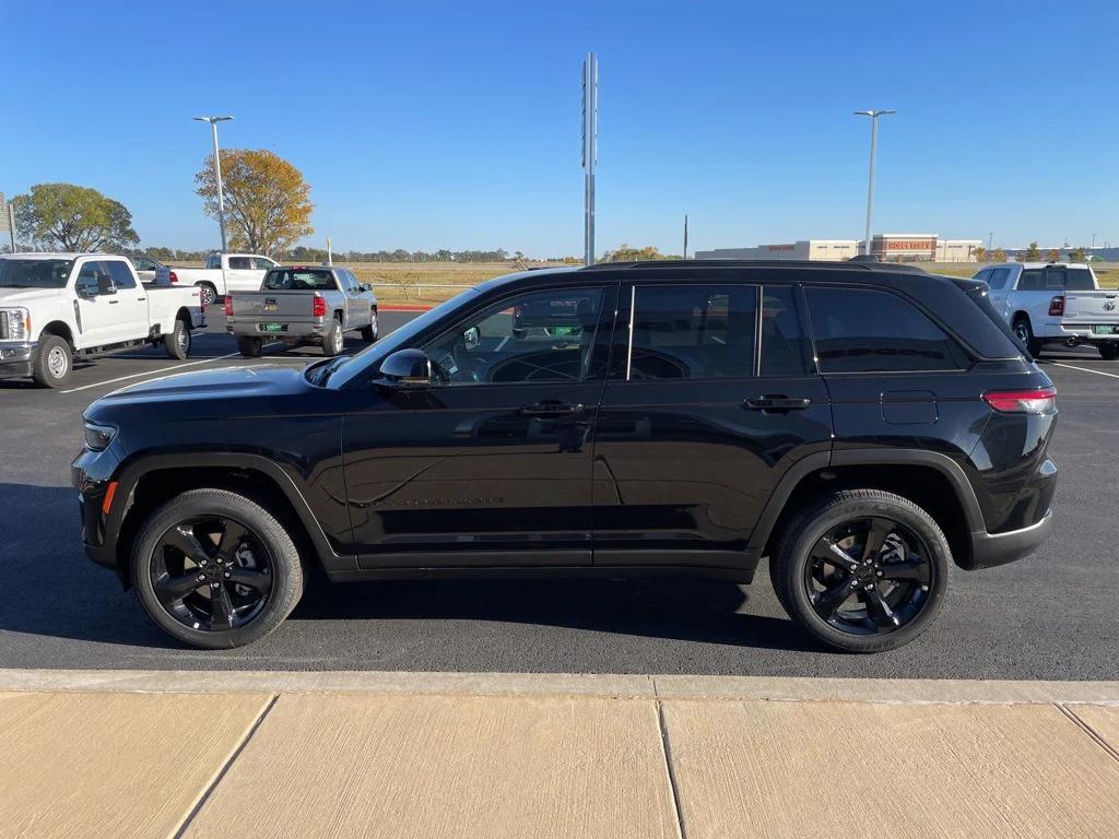new 2025 Jeep Grand Cherokee car, priced at $45,379