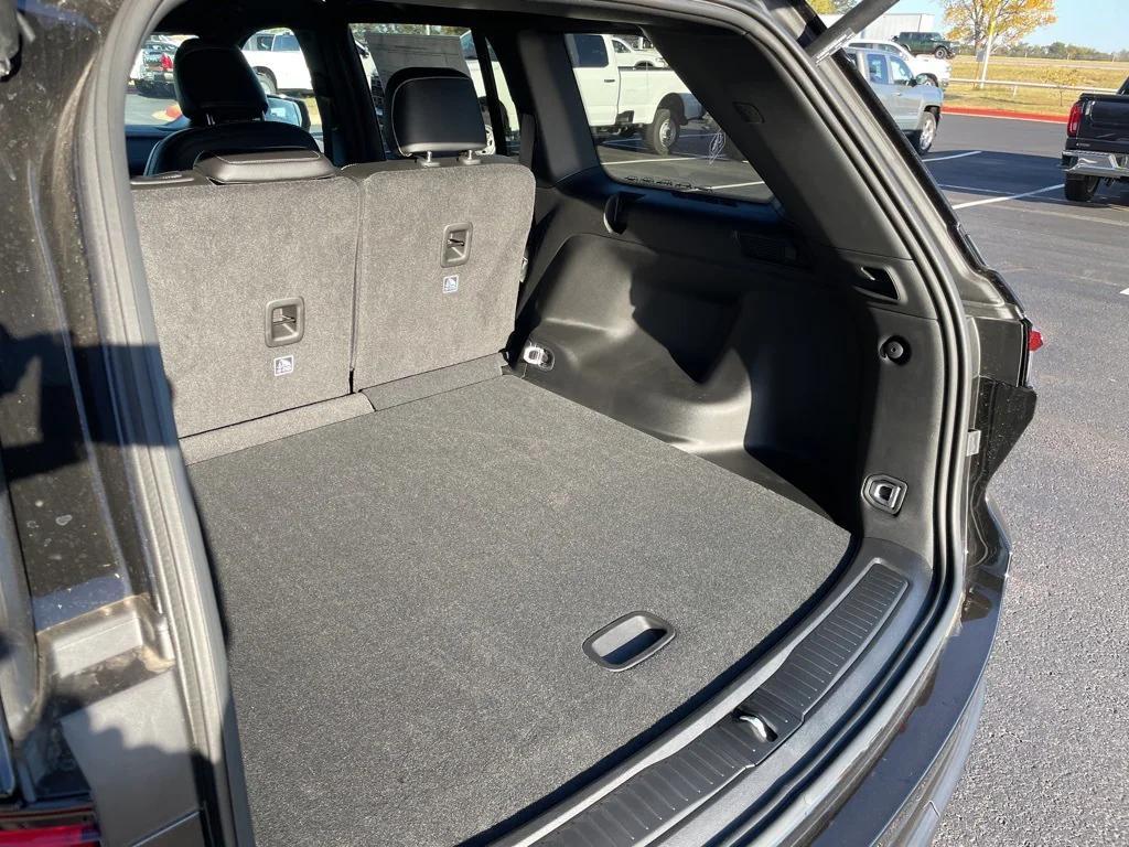 new 2025 Jeep Grand Cherokee car, priced at $45,379