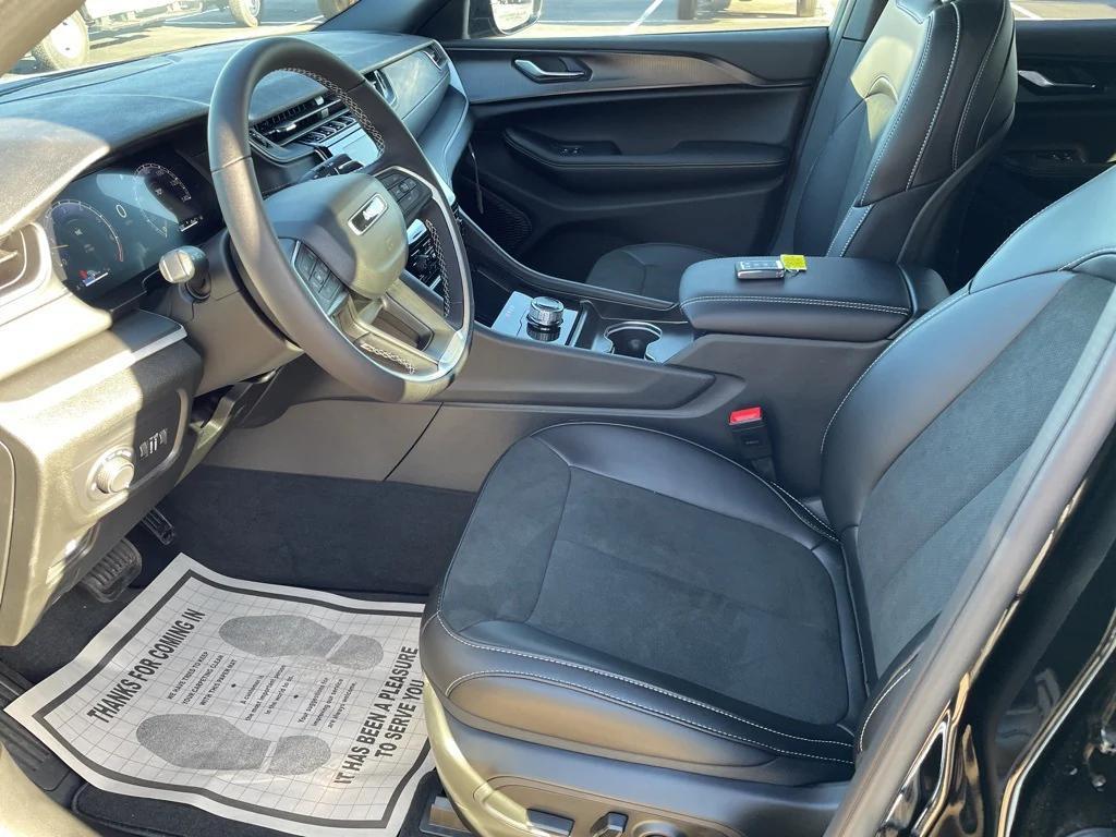 new 2025 Jeep Grand Cherokee car, priced at $45,379