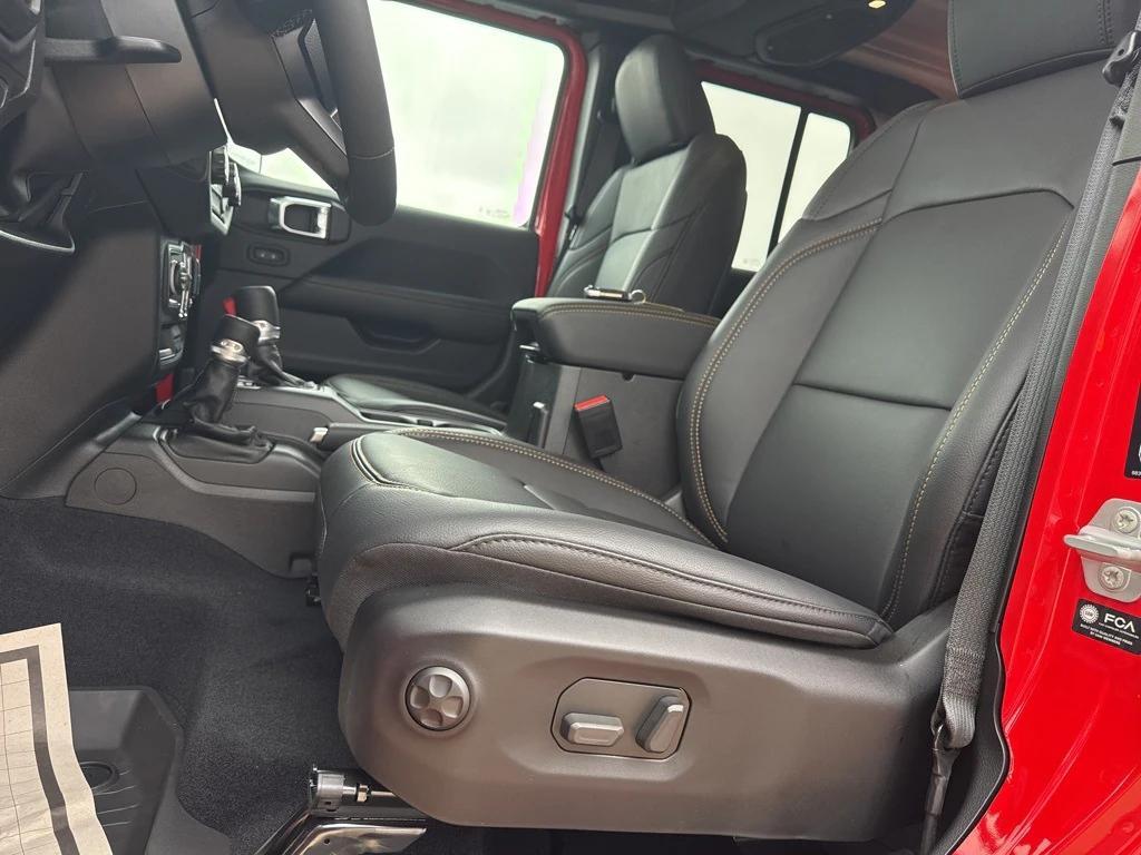 new 2025 Jeep Gladiator car, priced at $52,237