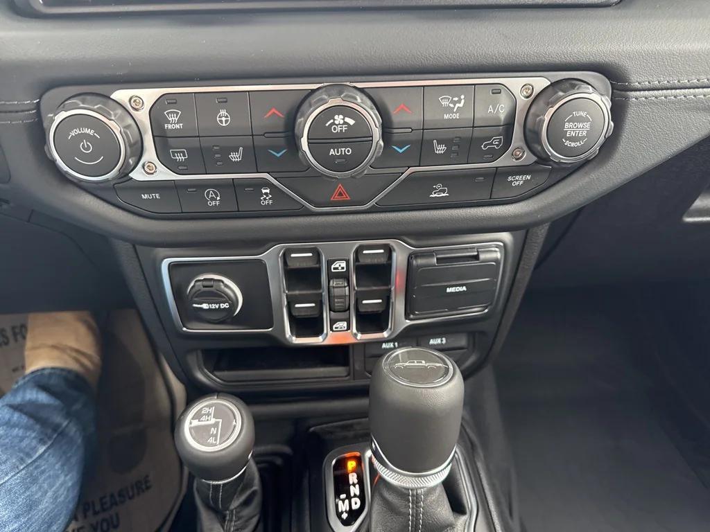 new 2025 Jeep Gladiator car, priced at $52,237