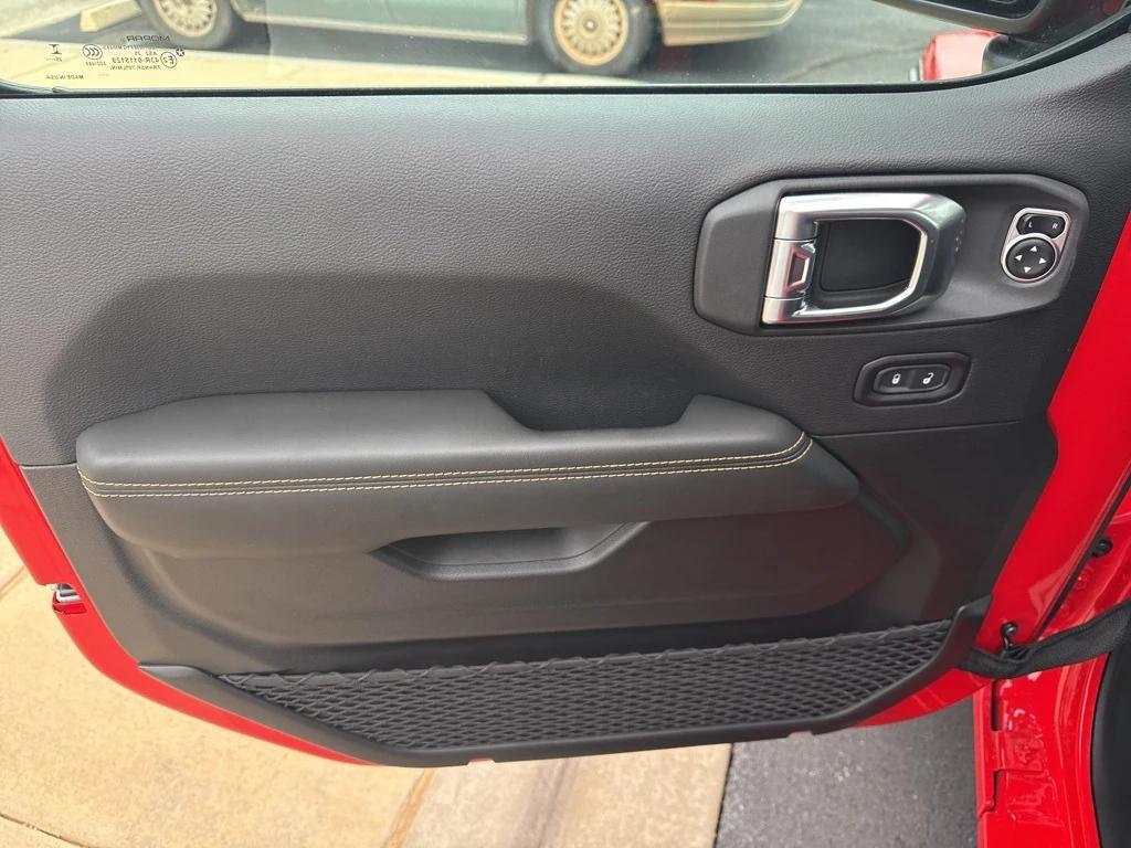 new 2025 Jeep Gladiator car, priced at $52,237