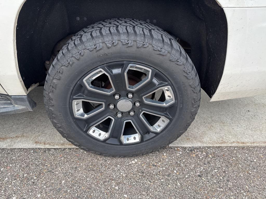 used 2015 Chevrolet Suburban car, priced at $13,500