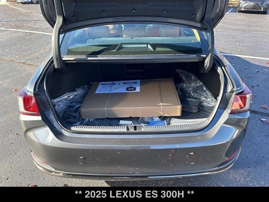 new 2025 Lexus ES 300h car, priced at $53,119