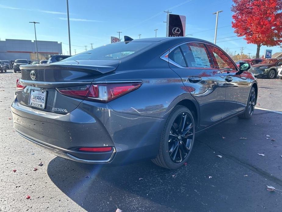 new 2025 Lexus ES 300h car, priced at $53,119