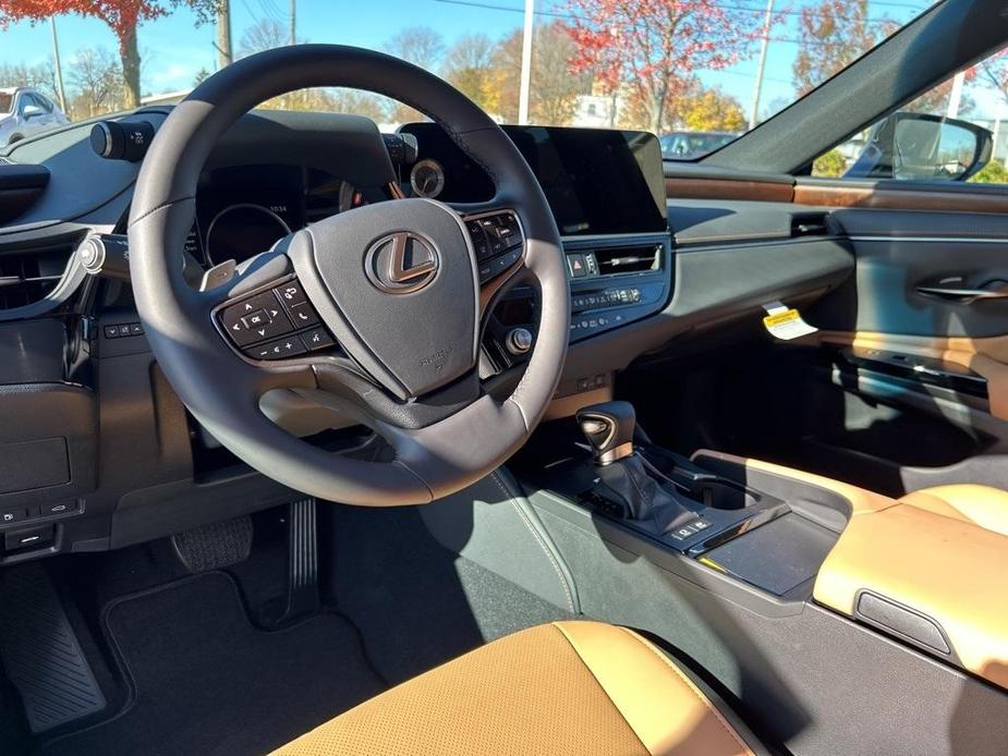 new 2025 Lexus ES 300h car, priced at $53,119