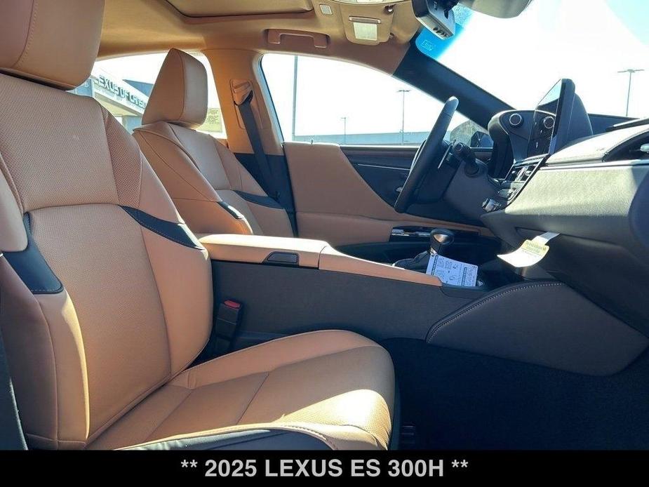 new 2025 Lexus ES 300h car, priced at $53,119