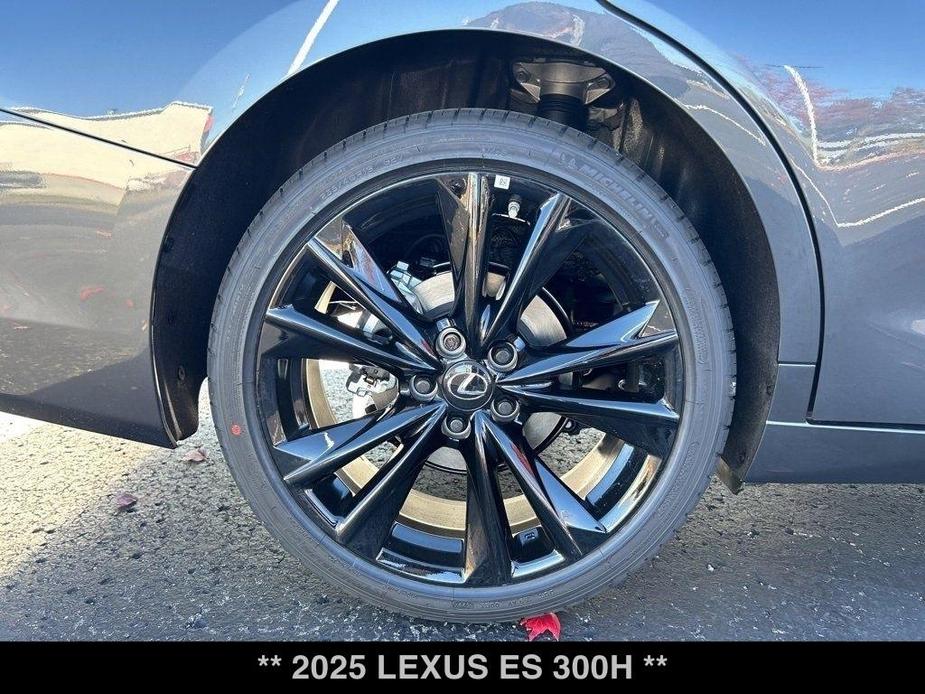 new 2025 Lexus ES 300h car, priced at $53,119