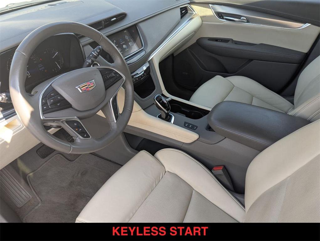 used 2017 Cadillac XT5 car, priced at $14,000