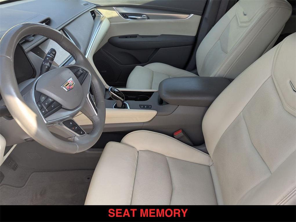 used 2017 Cadillac XT5 car, priced at $14,000