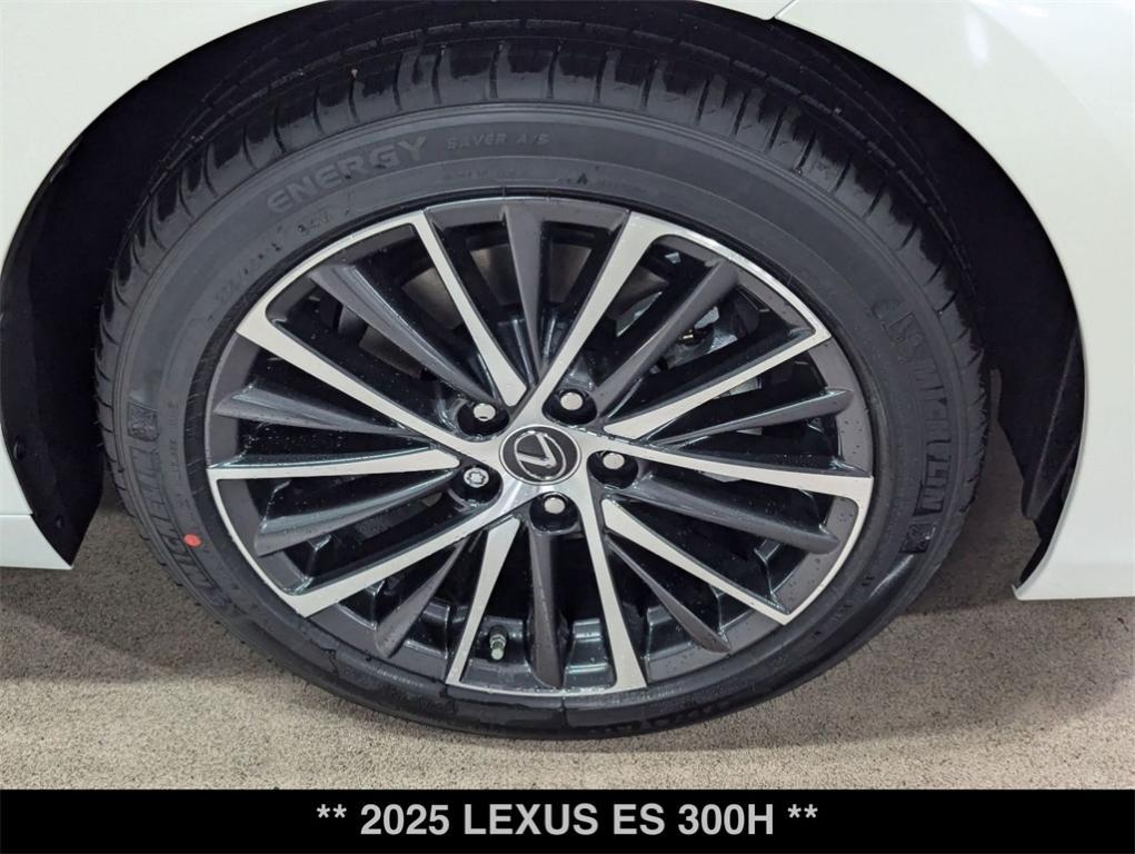 new 2025 Lexus ES 300h car, priced at $51,424