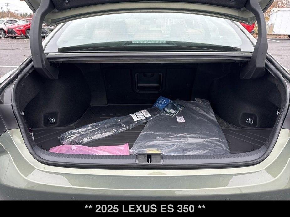 new 2025 Lexus ES 350 car, priced at $49,619