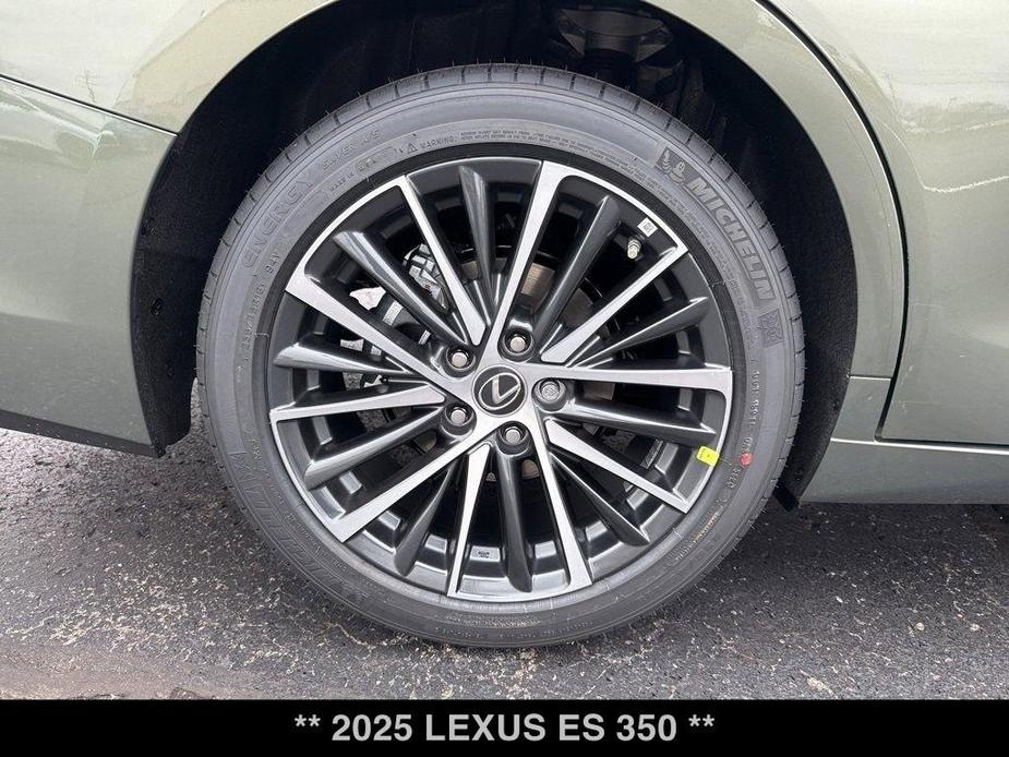 new 2025 Lexus ES 350 car, priced at $49,619