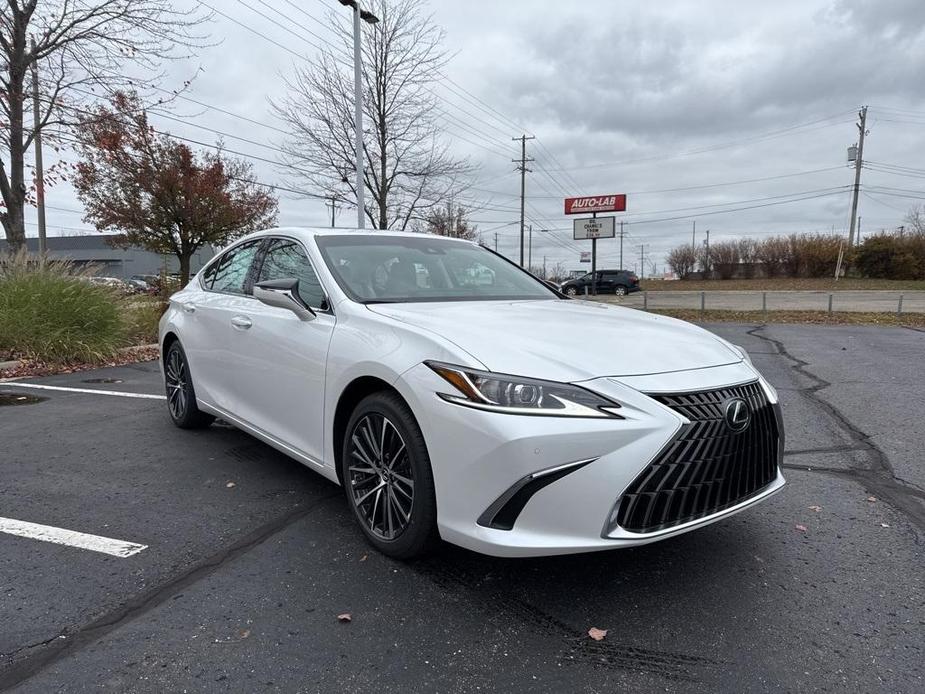 new 2025 Lexus ES 350 car, priced at $50,119