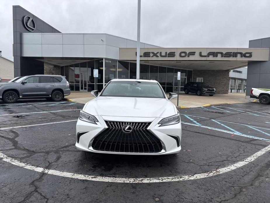 new 2025 Lexus ES 300h car, priced at $57,394