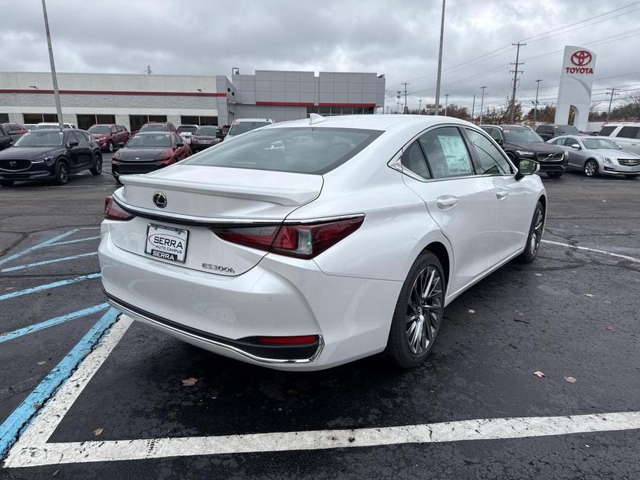 new 2025 Lexus ES 300h car, priced at $57,394