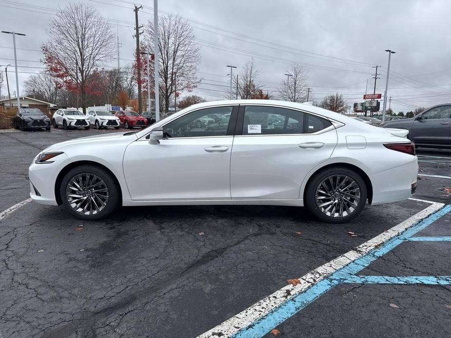 new 2025 Lexus ES 300h car, priced at $57,394