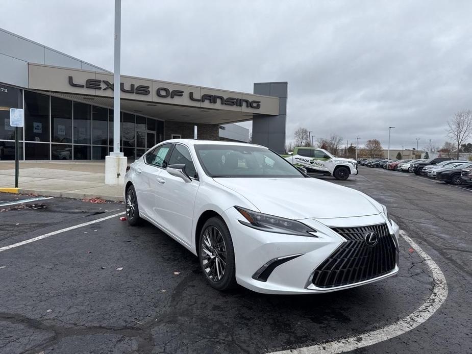 new 2025 Lexus ES 300h car, priced at $57,394