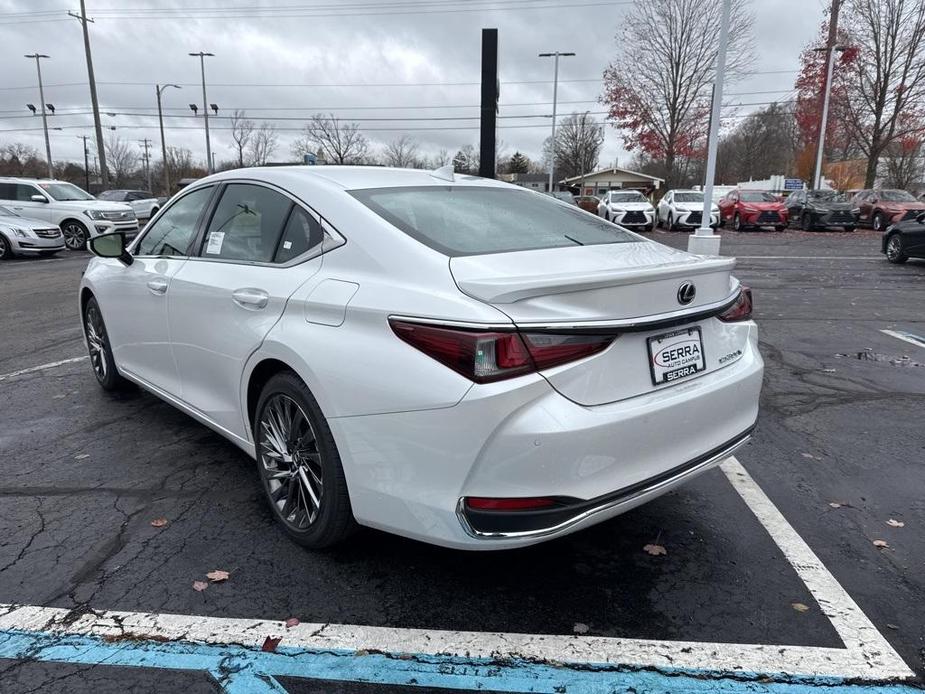 new 2025 Lexus ES 300h car, priced at $57,394